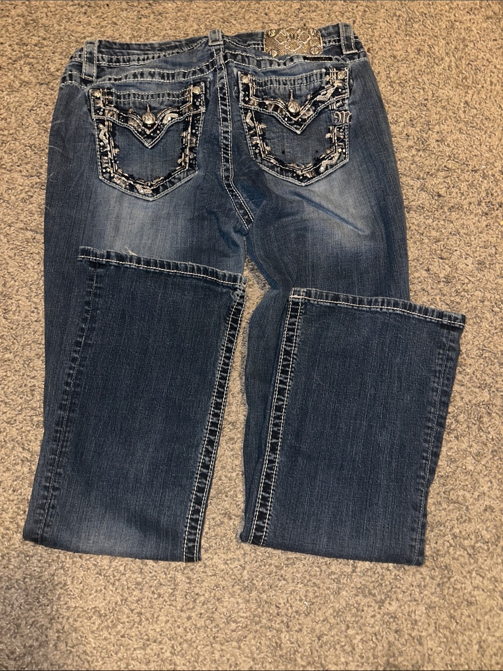 MISS ME Women’s Blue Embellished Pocket Jeans Curvy Boot, Mid-Rise.